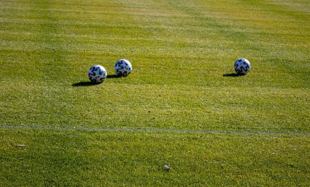 Çim Futbol Sahalarında  Gübreleme